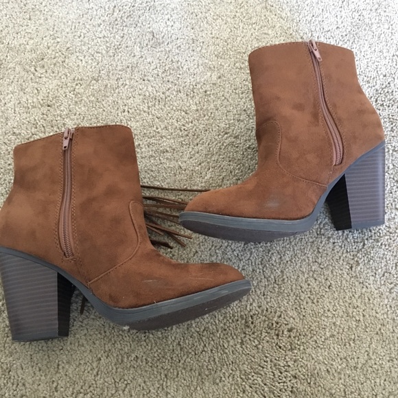 Fringed short chunky heel booties - Picture 3 of 4